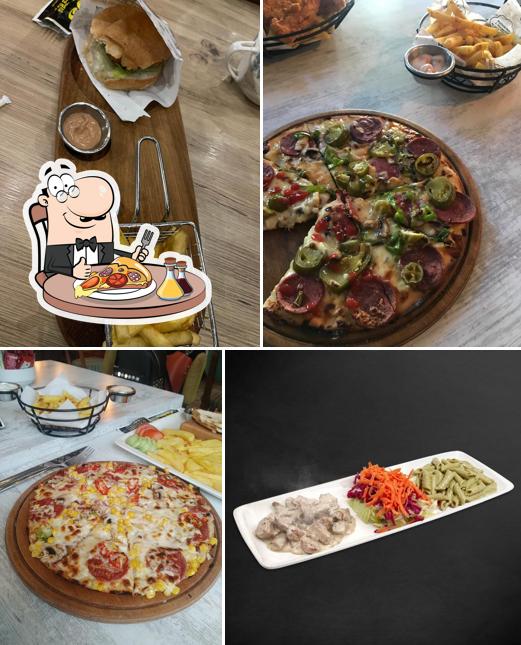 Order pizza at Voswos Cafe