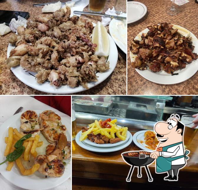 Get meat dishes at Cafetería La Llama