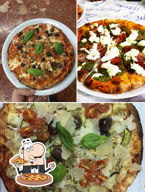 Scegli una pizza a Bar Pizzeria San Giusto