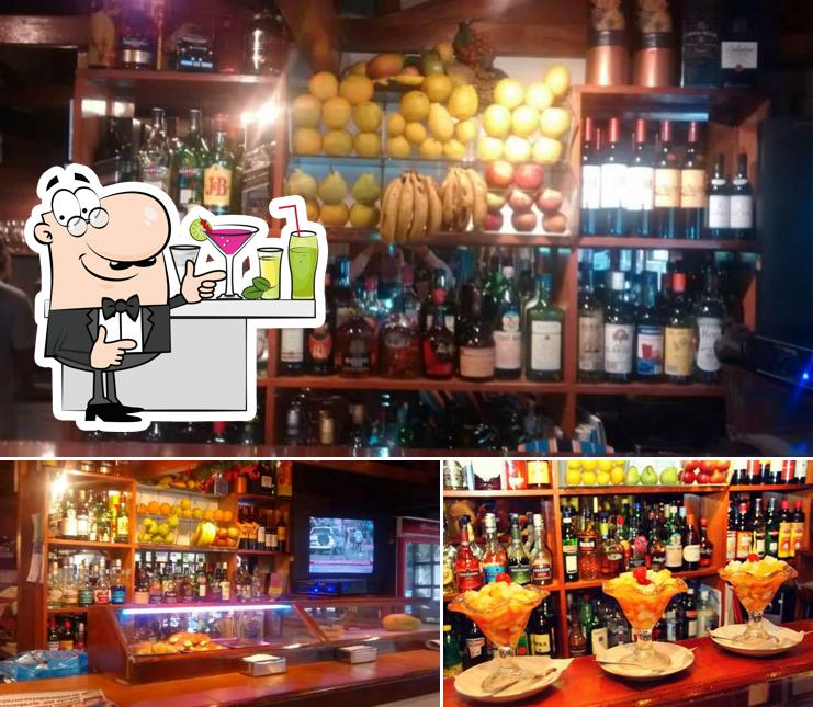 Observa las fotografías donde puedes ver barra de bar y interior en Sukinho Café Bar