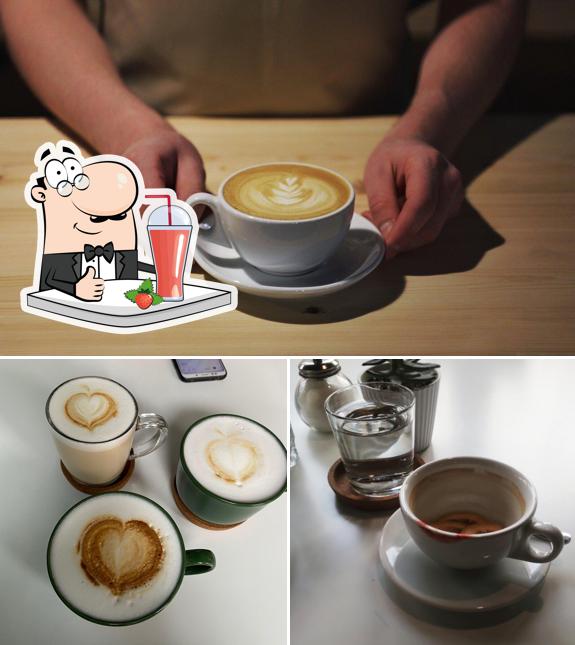 Попробуйте разнообразные напитки, предлагаемые "Knok Knok Coffee Shop"