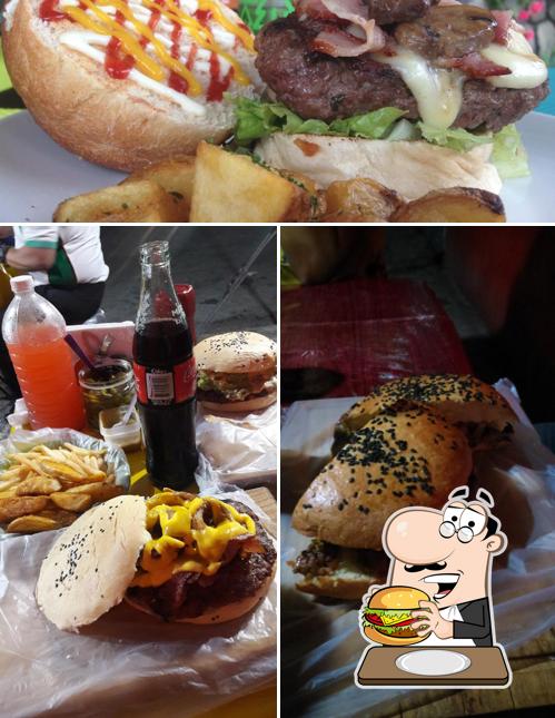 Order a burger at EL Rincón De Las Burgers Cancun, Gran Plaza