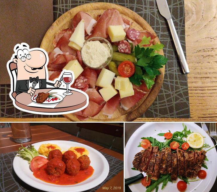 Order meat meals at Trattoria Filo d'Olio