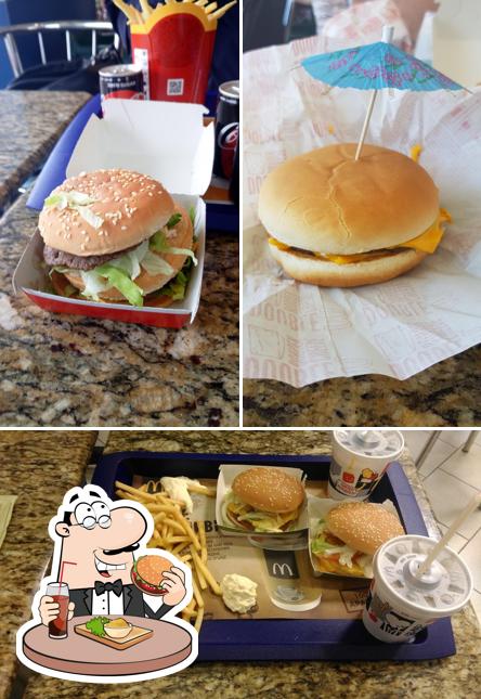 Holt einen Burger bei McDonald's