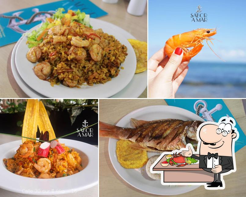 Get seafood at Restaurante Con Sabor a Mar