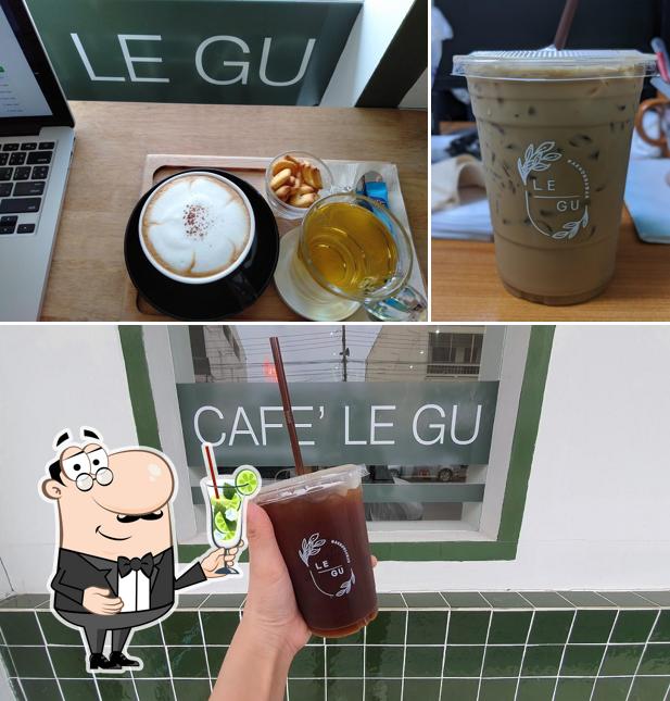 Disfrutra de una bebida en Cafe Le Gu