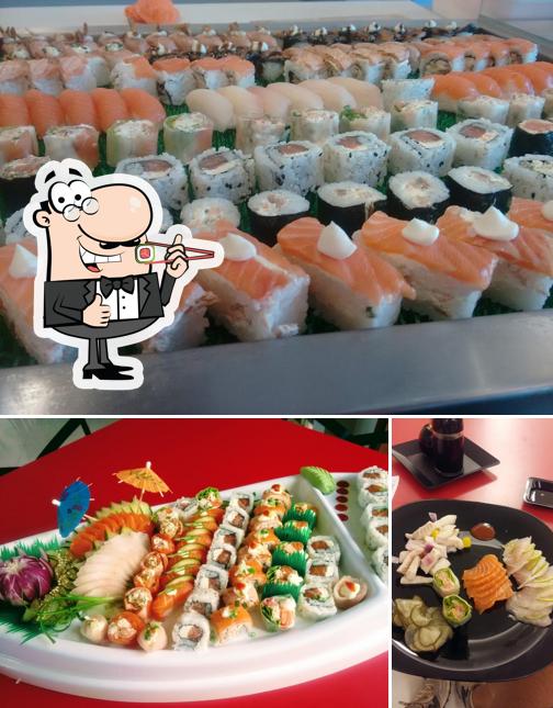 Rolos de sushi são servidos no Japa sushi