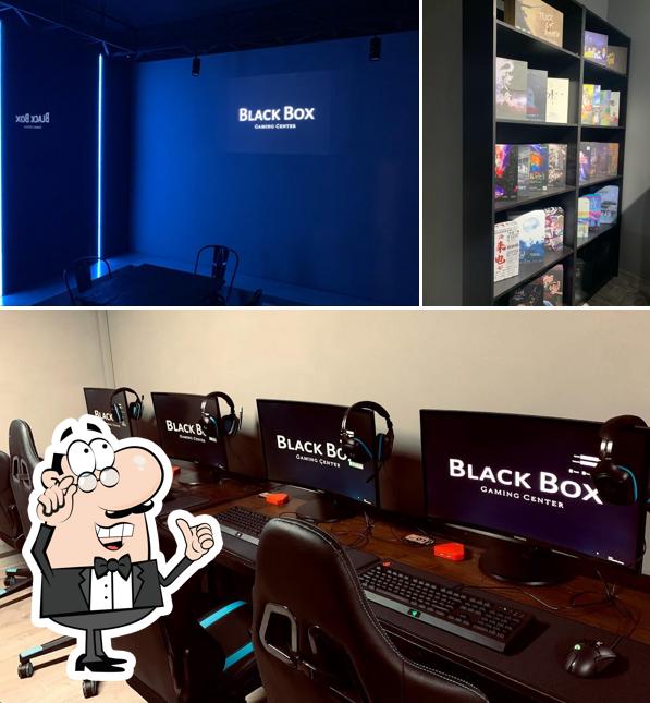 Gli interni di Black Box Gaming Center