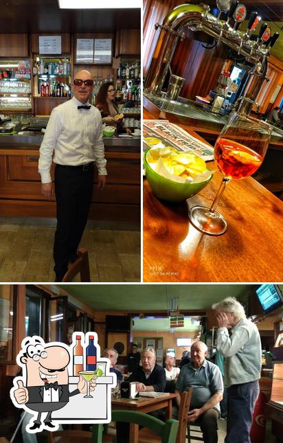 Guarda la foto che raffigura la bancone da bar e interni di Bar Tabaccheria Fontana