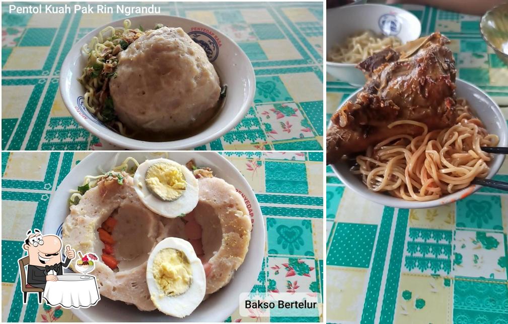 Pentol Kuah Pak Rin Ngrandu serves a number of desserts