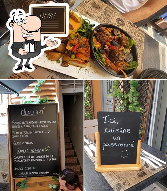 Посмотрите на это изображение, где видны доска для меню и еда в Restaurant Le Vauban