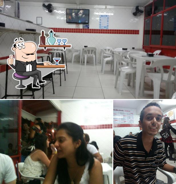 O interior do Víde Gula Lanches e Pizzas