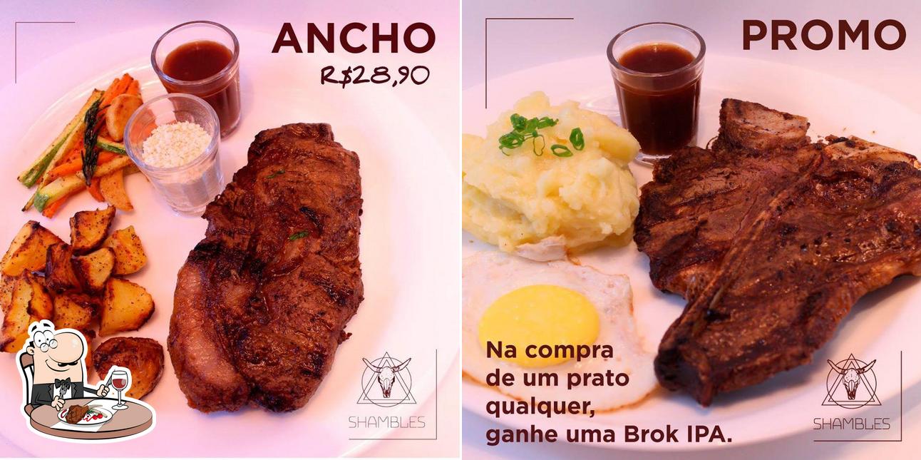 Escolha pratos de carne no Shambles Steakhouse