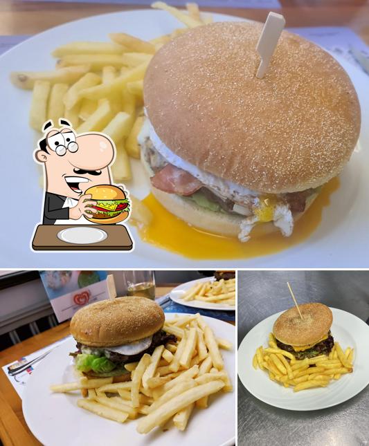 Prova un hamburger a Spiezer Restaurant & Lounge