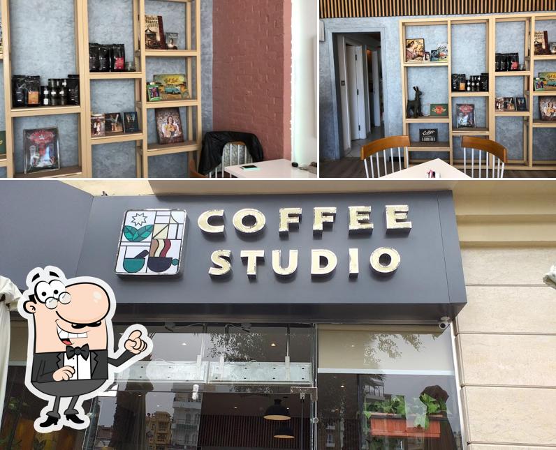 Parmi les diverses choses de la intérieur et la extérieur, une personne peut trouver sur Coffee Studio Hurghada