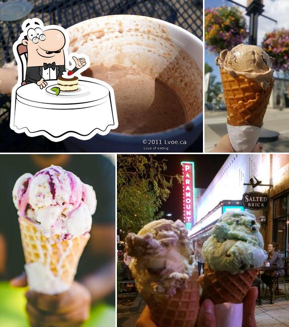 MOO-LIX Ice Cream Shop propose une éventail de plats sucrés