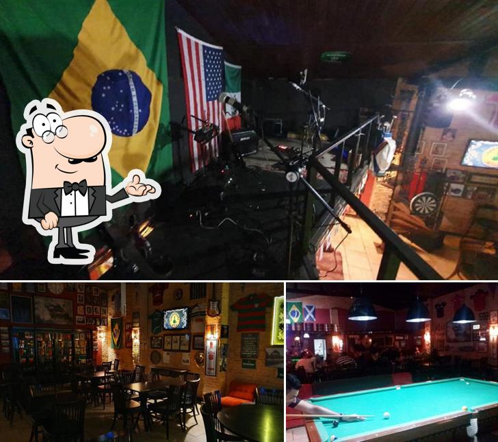 O interior do Officina's Pub