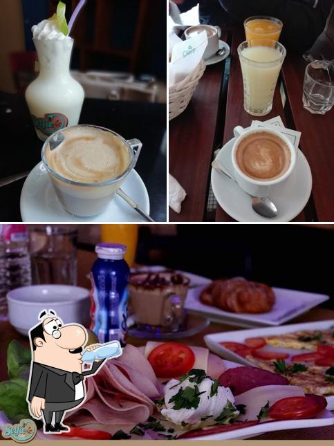 Estas son las fotos que hay de bebida y comida en Selfie Coffee & Snack