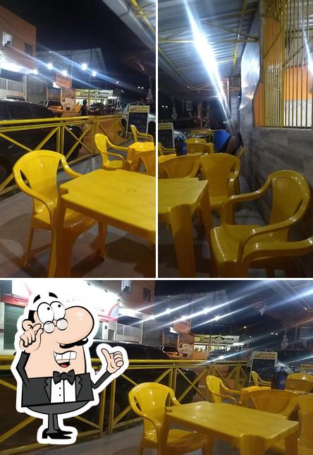 O interior do DETALHES LANCHES