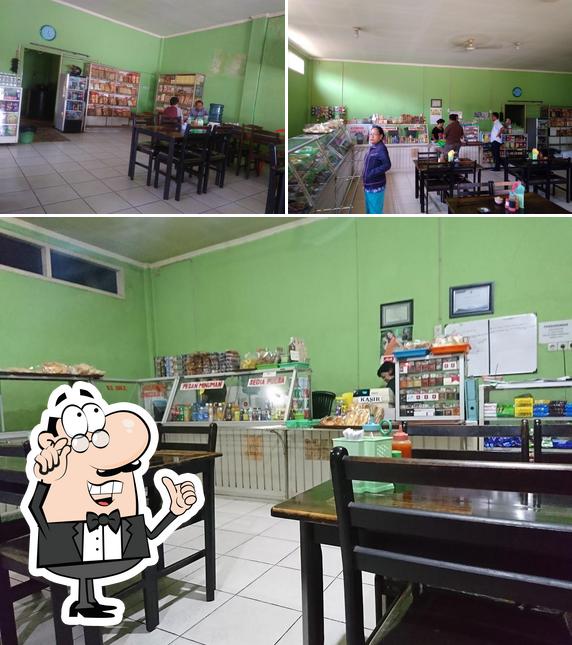 Check out how Rumah Makan La Rizz Poll looks inside