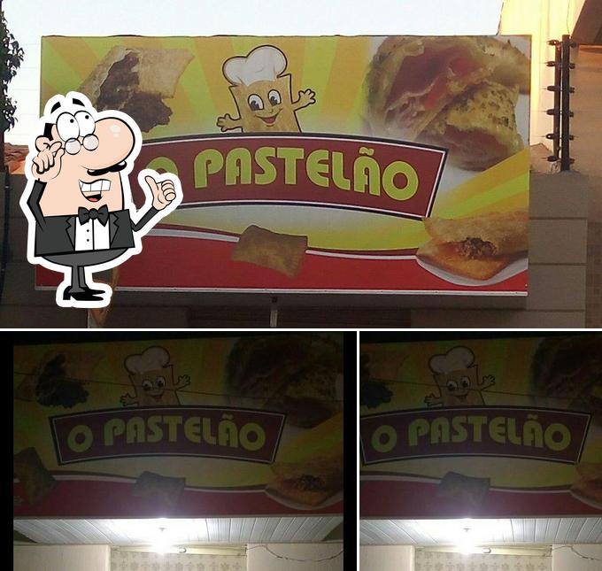 Esta é a imagem ilustrando interior e comida no O Pastelão