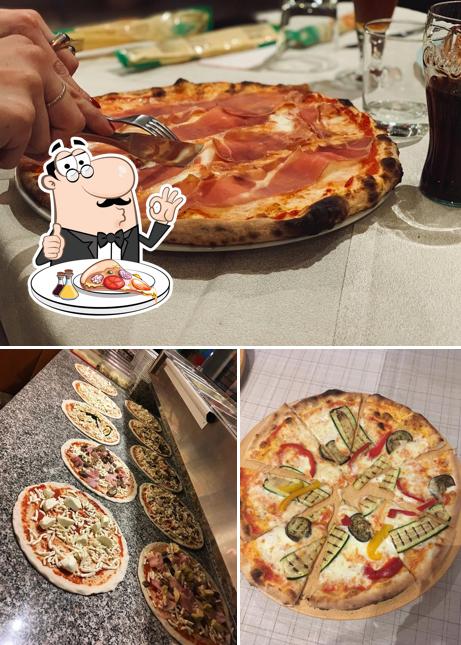 Scegli una pizza a Ristorante Pizzeria Al Cavallino