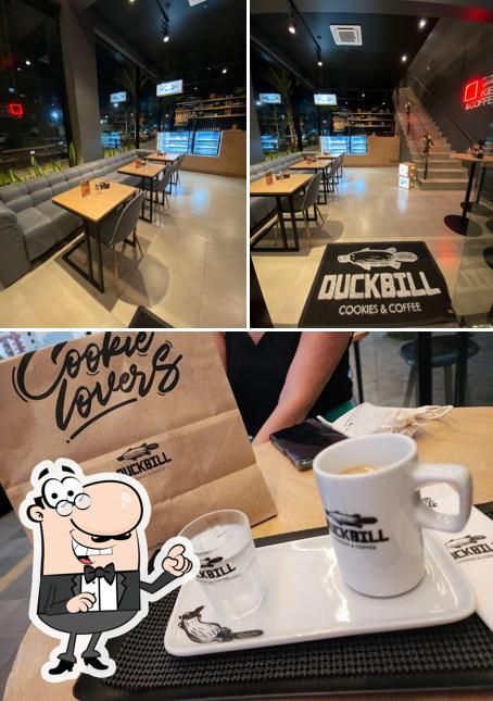Veja imagens do interior do Duckbill Cookies & Coffee