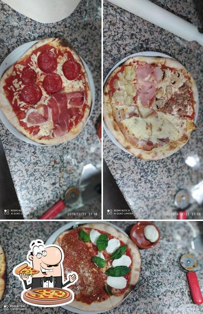 Pide una pizza en Restaurante Italiano "Ti mangio"