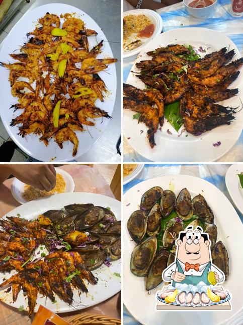 Отведайте блюда с морепродуктами в "TABAQ AL HIJAZI RESTAURANT SHARJAH"