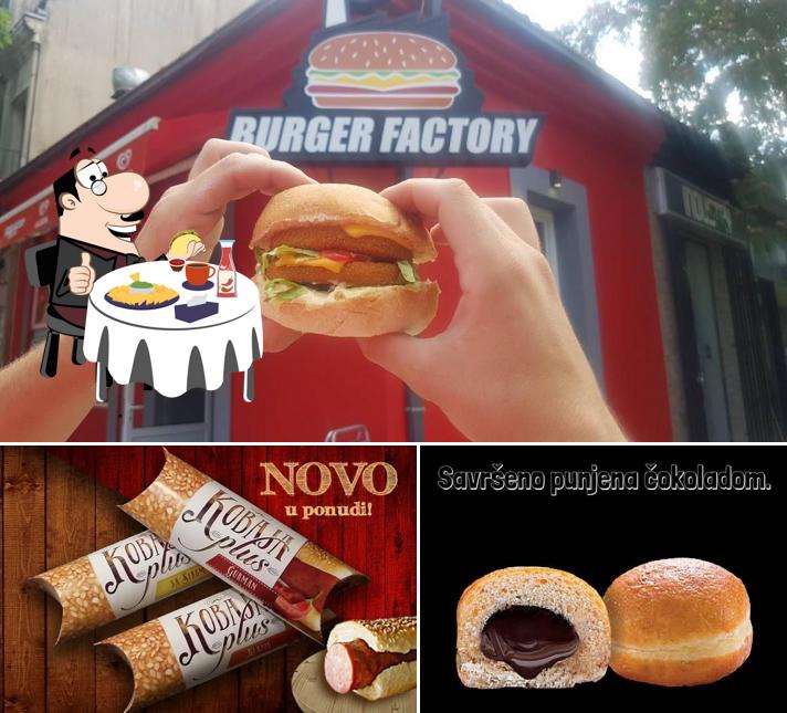 Гамбургер в "BurgerFactory"