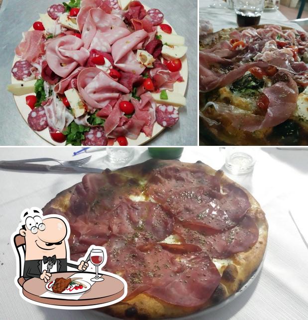 Prenditi i un pasto a base di carne a Pizzeria All the night