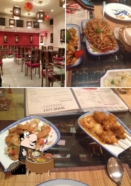 The photo of food and interior at China Star