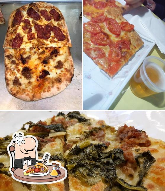 Prenditi una pizza a Pizzeria La Bella Napoli