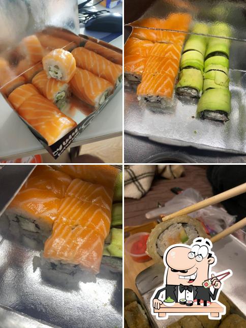 Tunec sirve rollitos de sushi