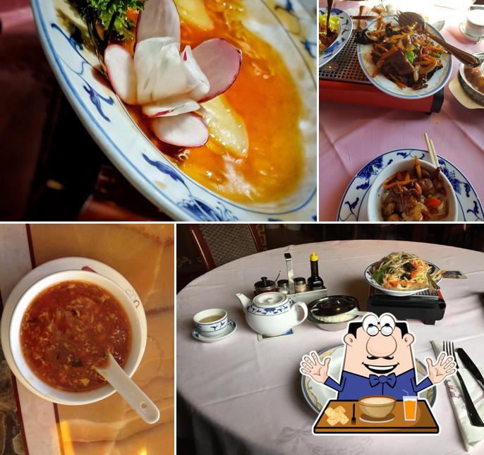 Hot and sour soup and escargots at China Restaurant Hongkong