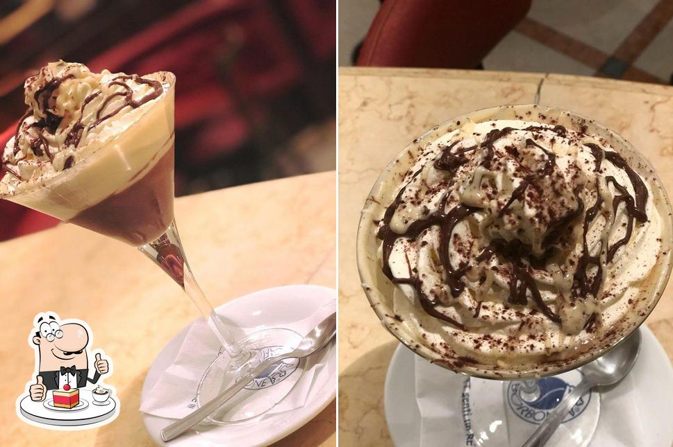 Caffetteria Improta serviert eine Vielfalt von Desserts 