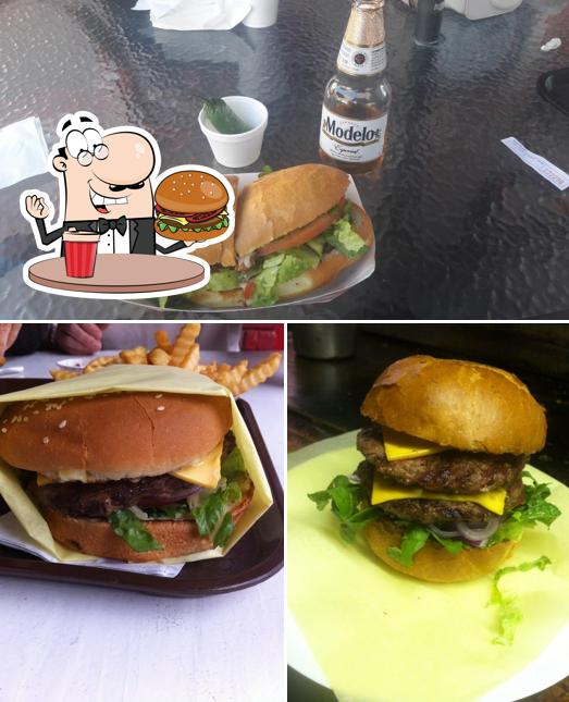 Prueba una hamburguesa en Big Bopper Drive-in