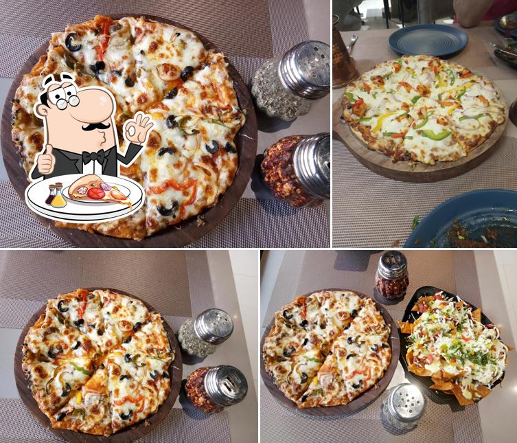 Try out pizza at Bee Foodie