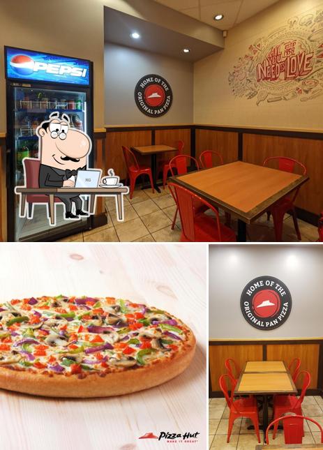 L’image de la intérieur et pizza concernant Pizza Hut