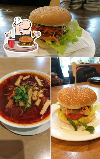 Отведайте гамбургеры в "Sunflower Thai Vegan Restaurant"
