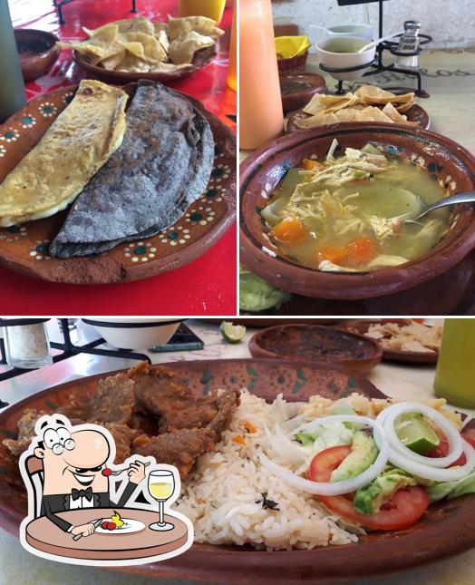 Food at Los Platos Rotos
