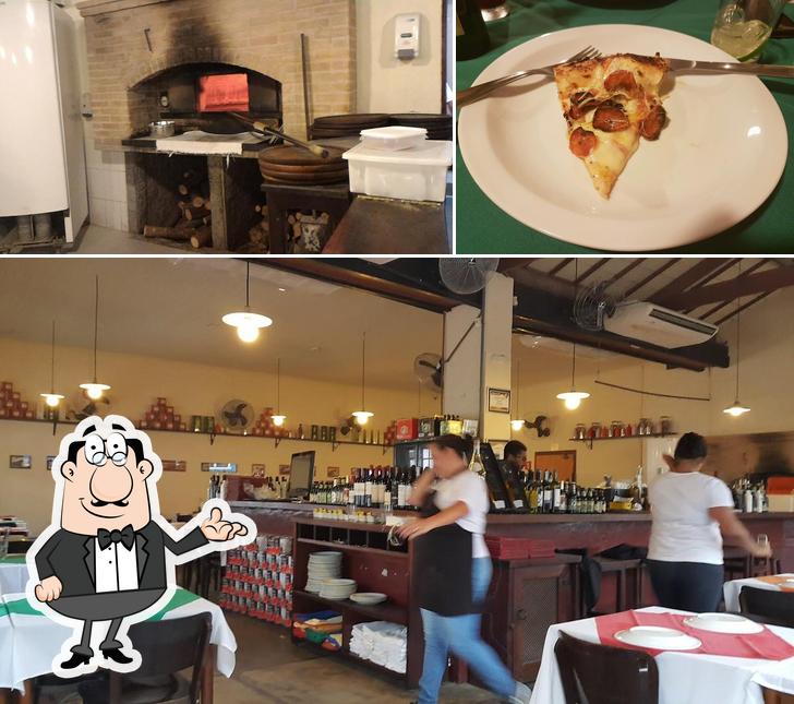 Dê uma olhada a imagem ilustrando interior e comida no Pizzaria São Paulo