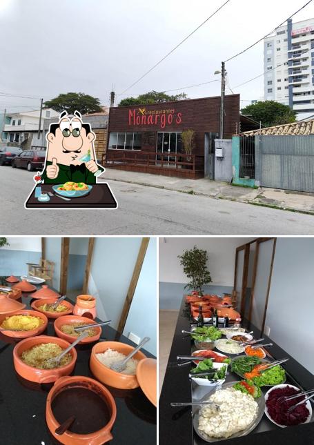 A imagem da comida e exterior no Restaurante Monargo's