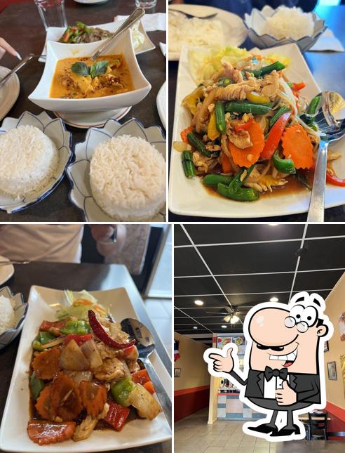 Regarder cette photo de Maple Thai Cuisine