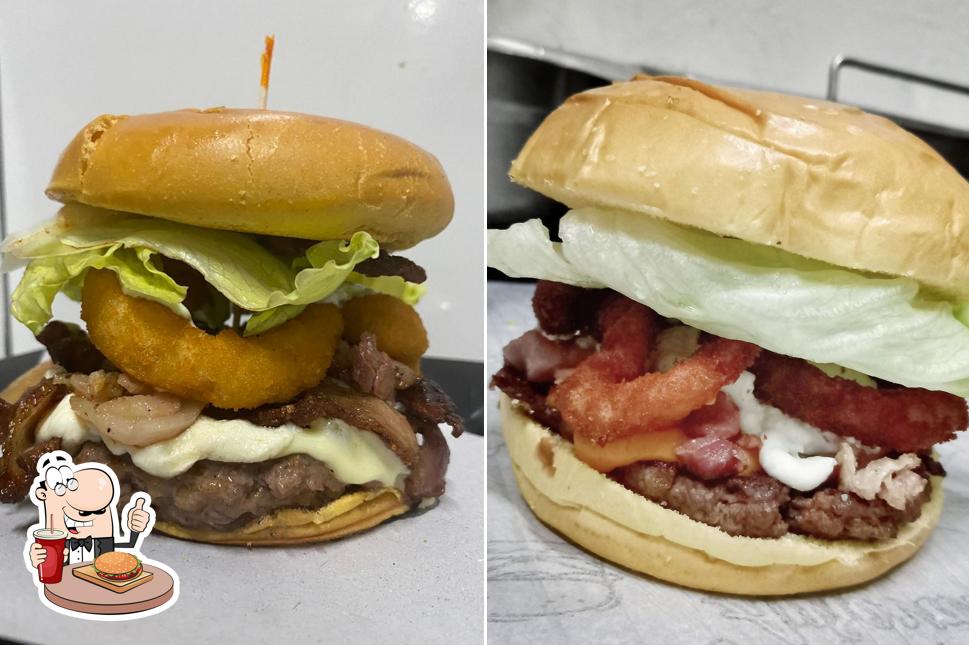 Delicie-se com um hambúrguer no Ômega Burgers