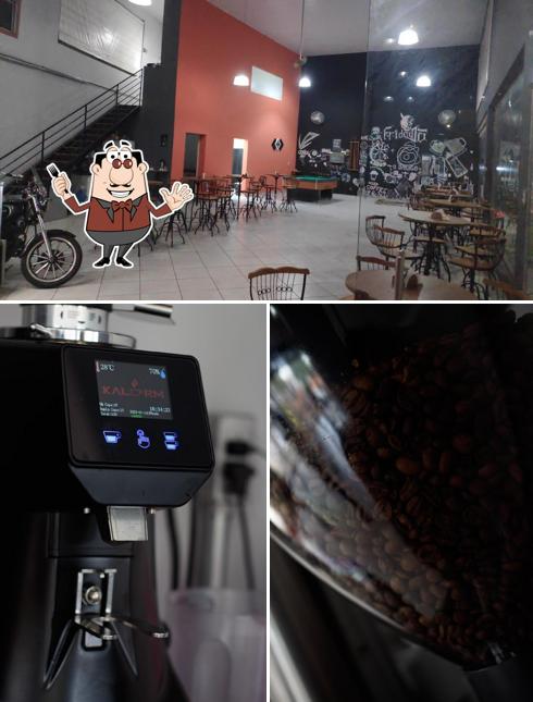 Entre diversos coisas, comida e interior podem ser encontrados no Laguz Coffee Bar