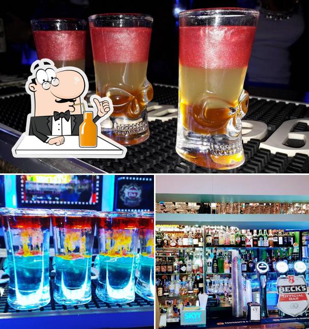 Disfrutra de una bebida en Las Volta cocktailbar