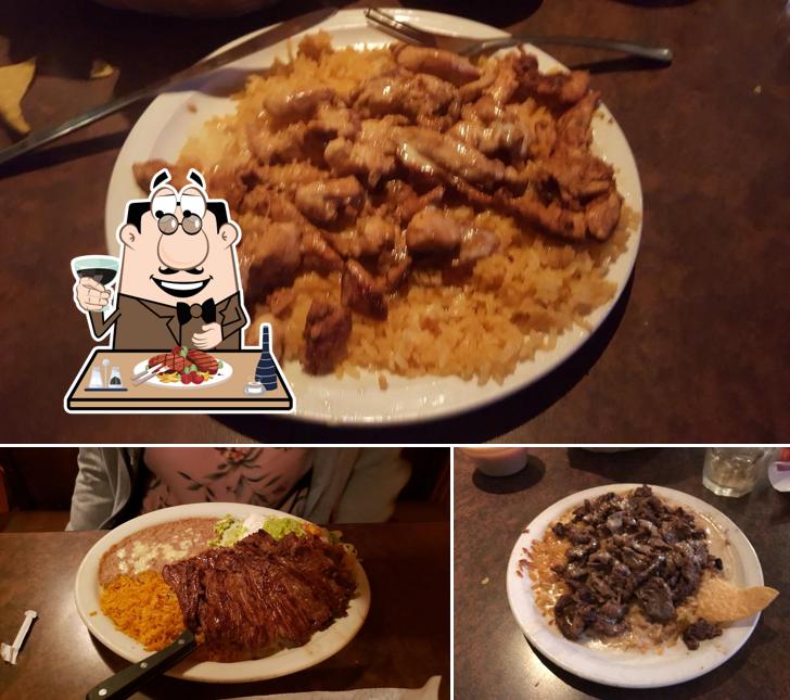 Order meat dishes at Cinco De Mayo Mexican restaurant-Brentwood