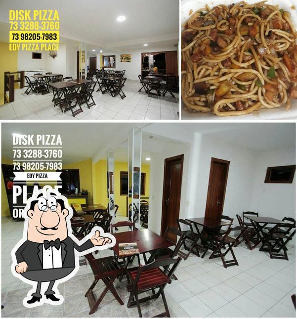 Esta é a imagem apresentando interior e comida no Edy Pizza Place Porto Seguro BA