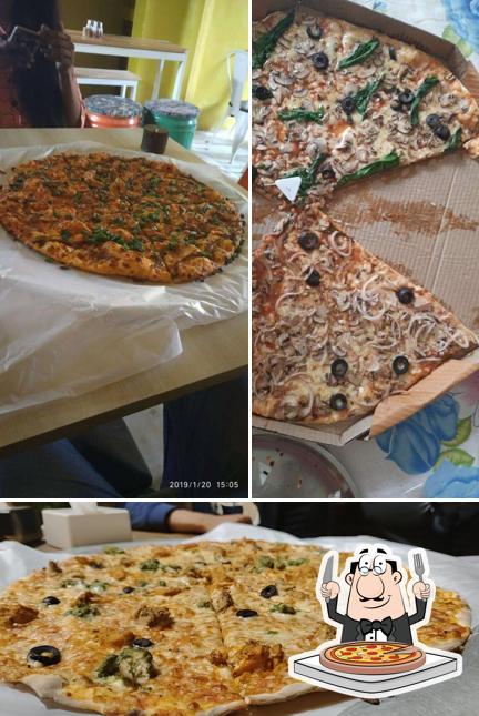 Try out pizza at Largo Pizzeria, Viman Nagar